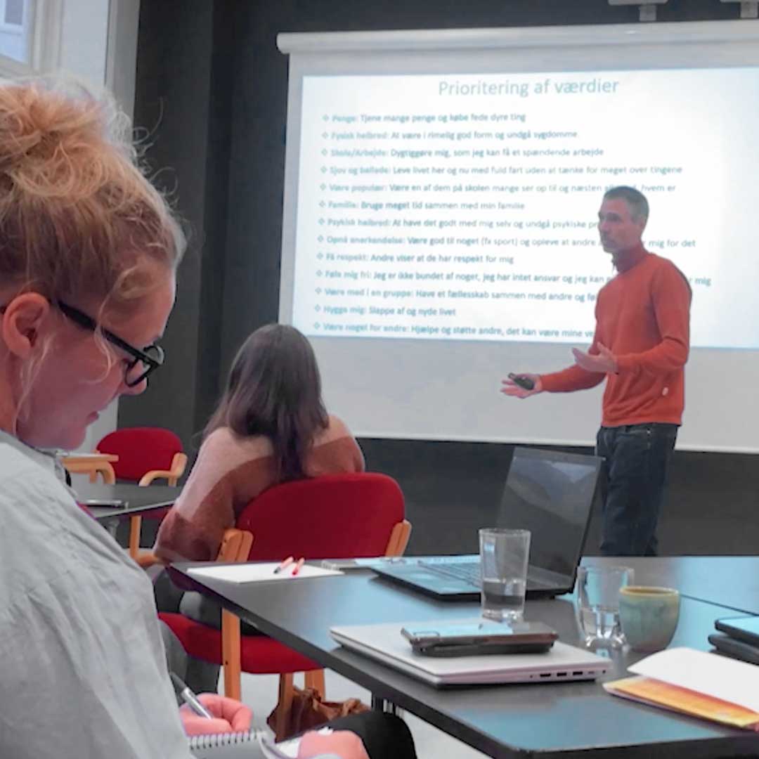 Søren Holm underviser